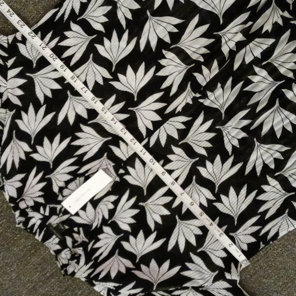 🆕️ 🖤Ann Taylor🖤 - Floral Pleated V-Neck L/S Top - Picture 10 of 12